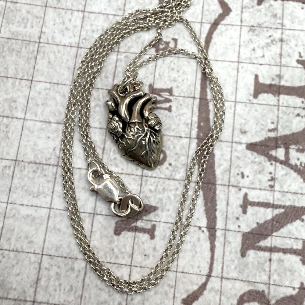 Sterling Silver Anatomical Heart Pendant Charm Necklace 925 Hallmarked Signed - Picture 9 of 13